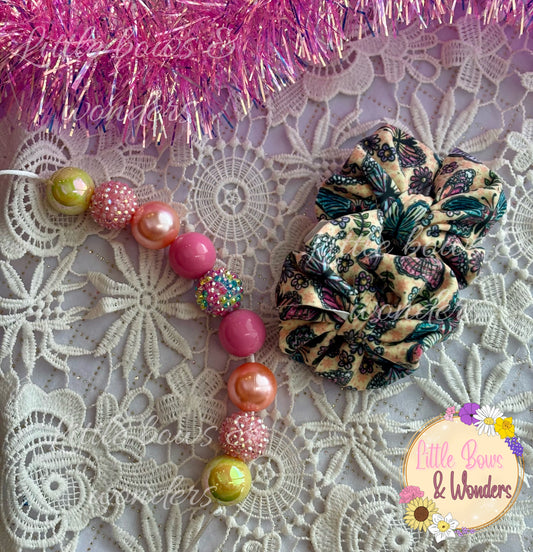 RTS messy piggies & necklace